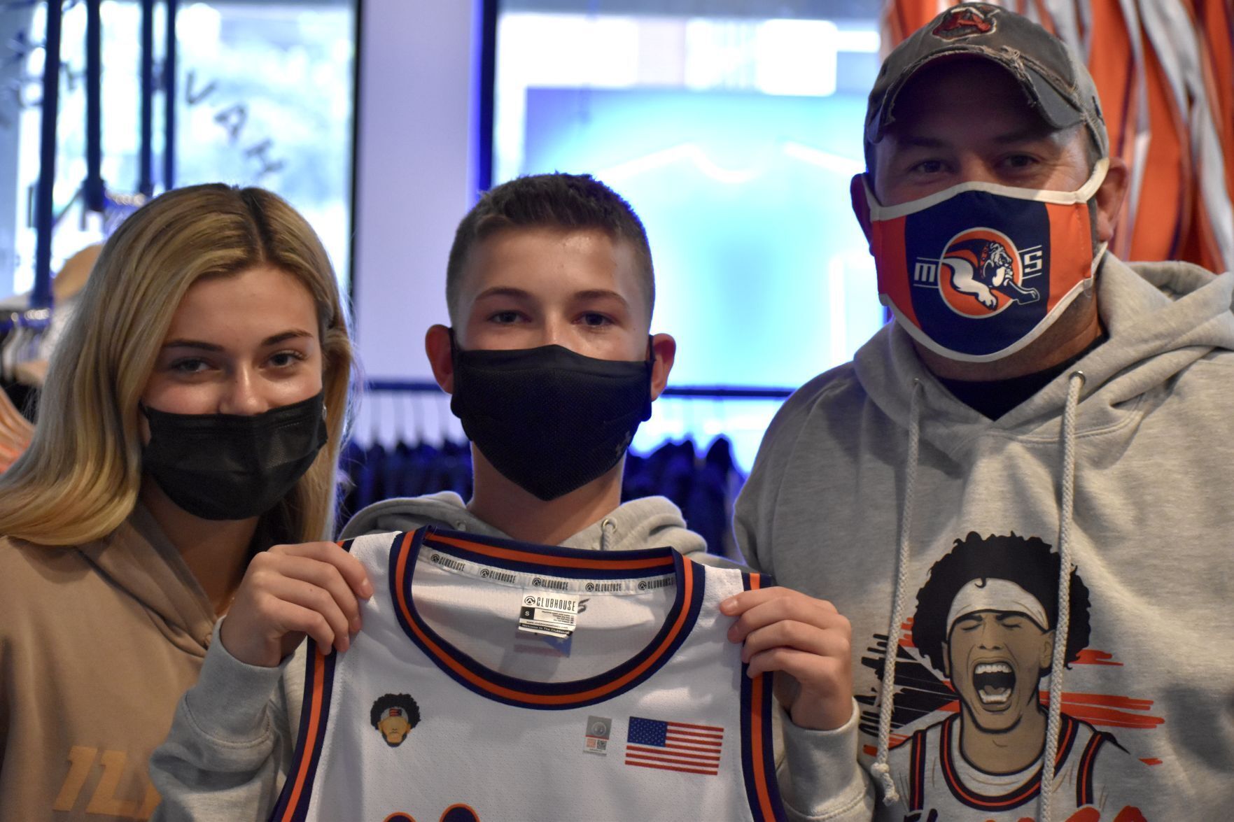 Photos: Illinois star Andre Curbelo celebrates 20th birthday with meet and greet